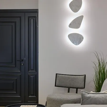 The Athenian Chic Elegant In Kolonaki